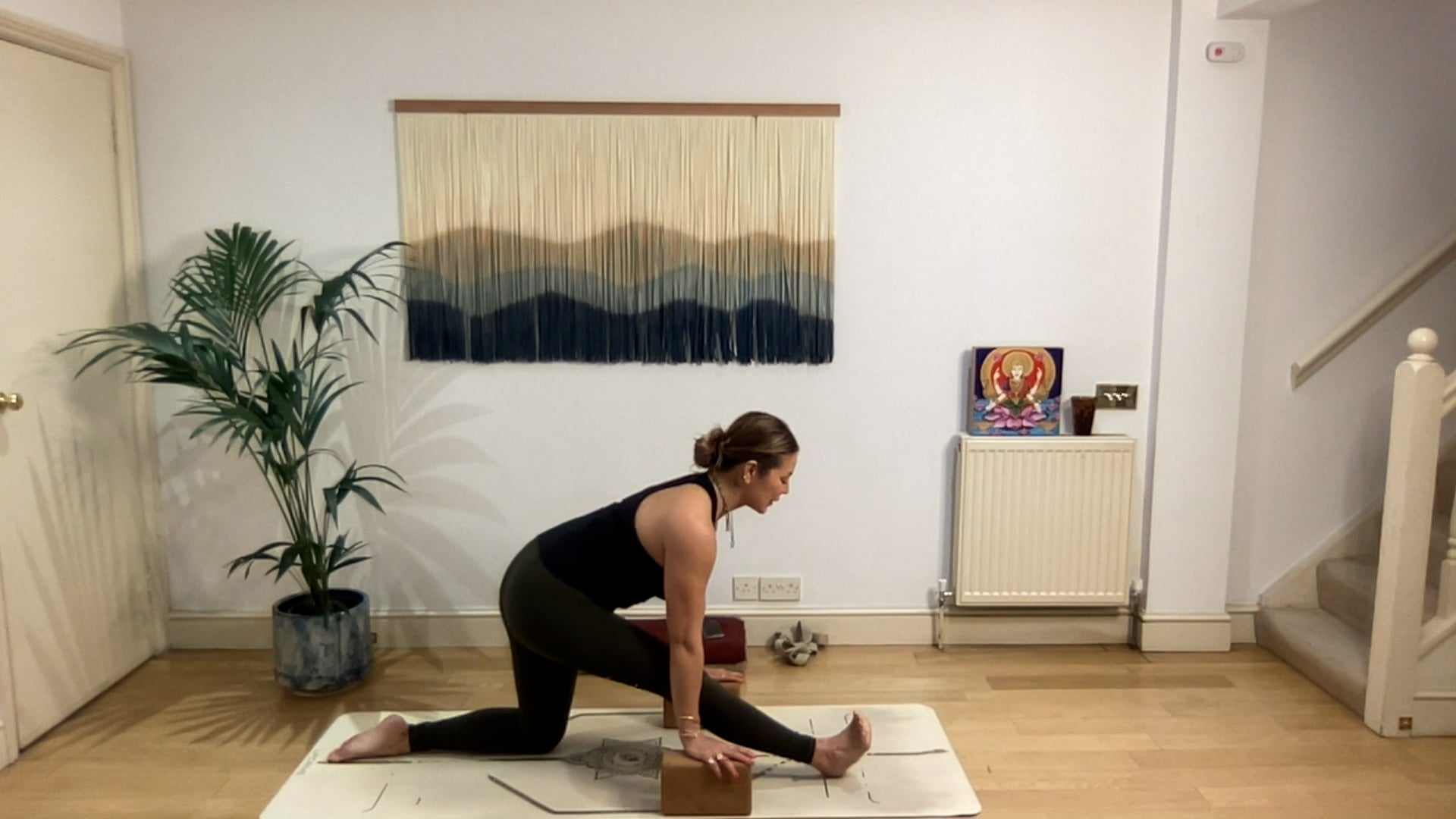 60 min Vinyasa Flow level 2/3 w/ Mia ...