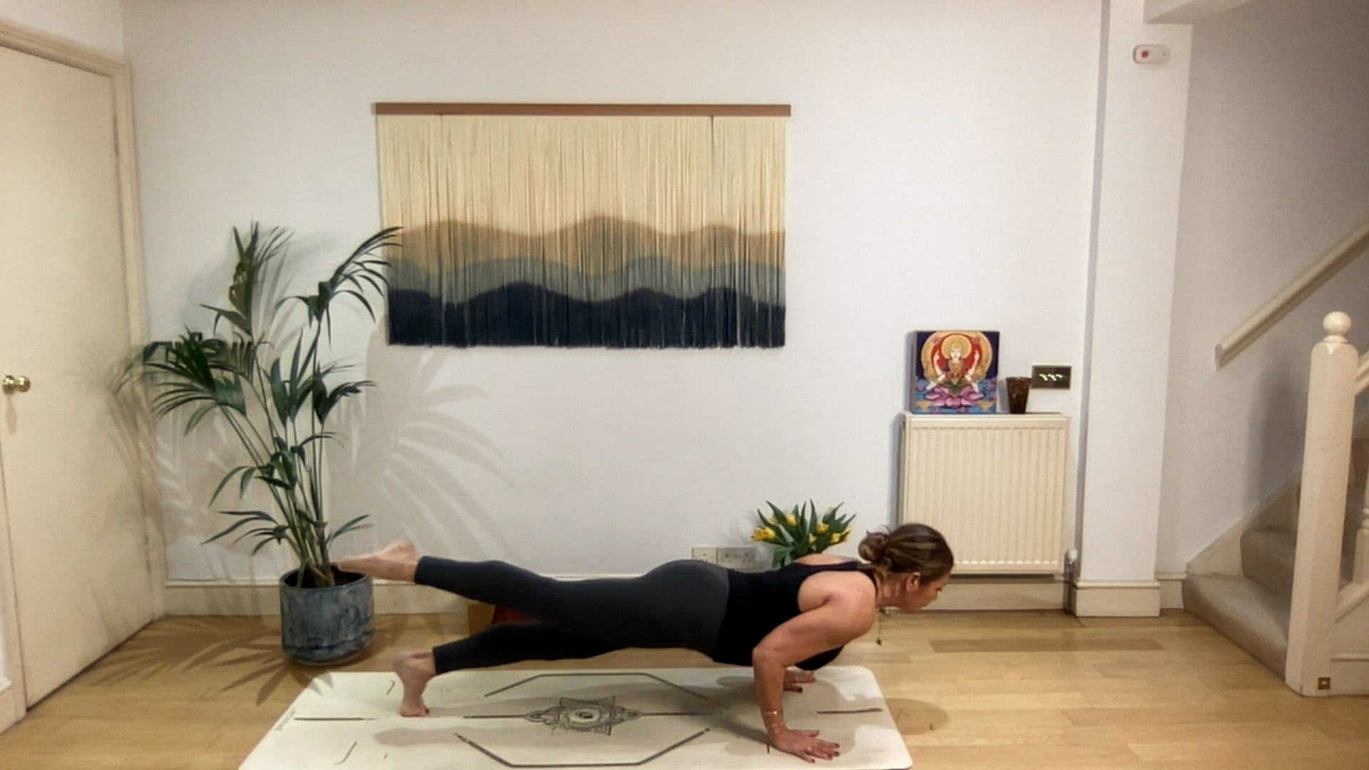 75 min Ride The Fire Vinyasa Level 2/3: Mia