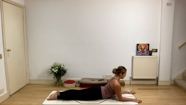 75 min Vinyasa Flow level 2/3 w/ Mia ...