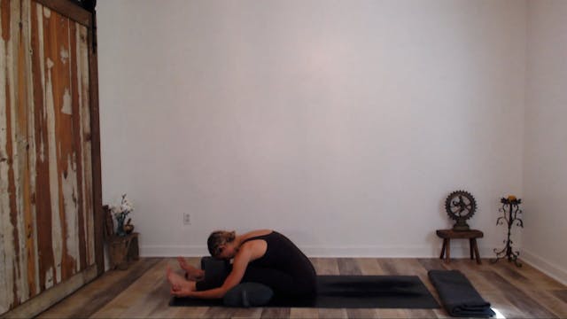 30 min Restorative Yoga to Rest and L...