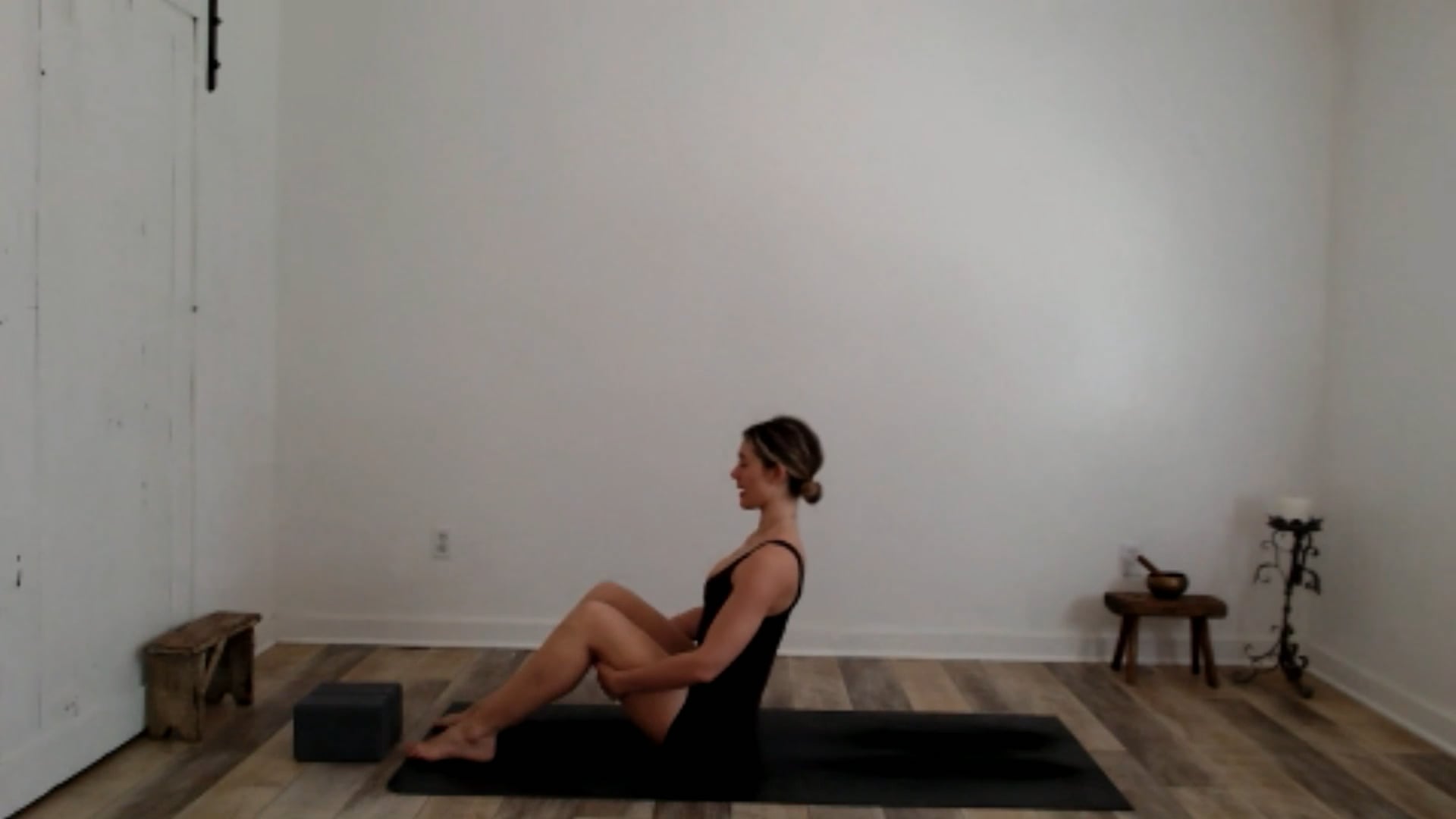 60 min Vinyasa Flow w/ Ashley - Breat...