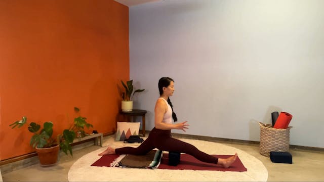 45 min Hatha Yoga 1-2 w/ Elena - Hanu...