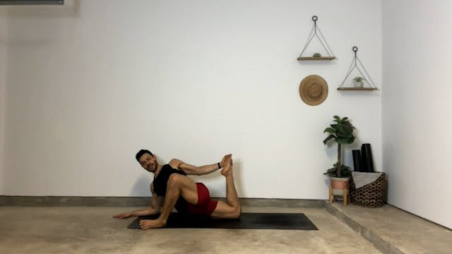 30 min Vinyasa Flow 2-3 w/ Gustavo - ...