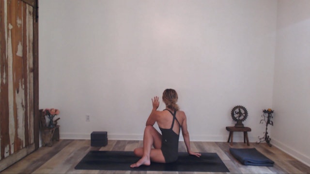 60 Min YogaWorks w/ Ashley – Strong and Grounded Twists 09/13/2023