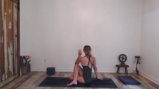 60 Min YogaWorks w/ Ashley - Strong a...