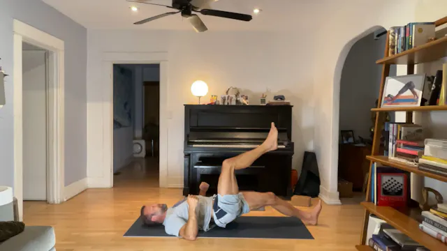 30 min Rise & Shine Vinyasa: Vytas