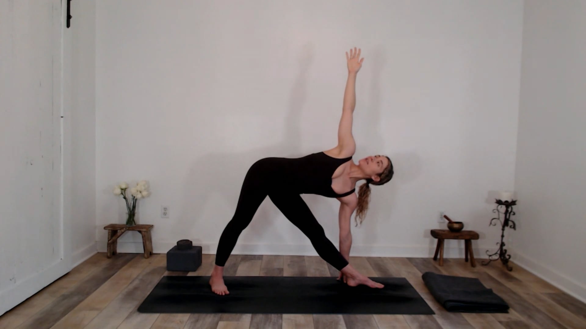 30 min Hatha Yoga w/ Ashley - Focus, ...