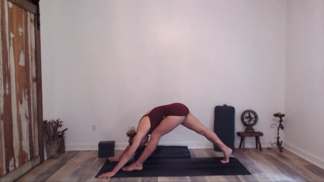 60 Min YogaWorks w/ Ashley- Find Peac...