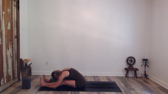 60 min YogaWorks w/ Ashley - Slow and...