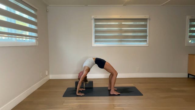 60 min YogaWorks Level 2: Maya