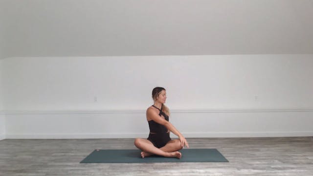 10 min Seated Flow w/ Ashley