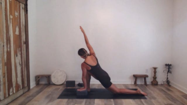 60 min Vinyasa Flow w/ Ashley - Worko...