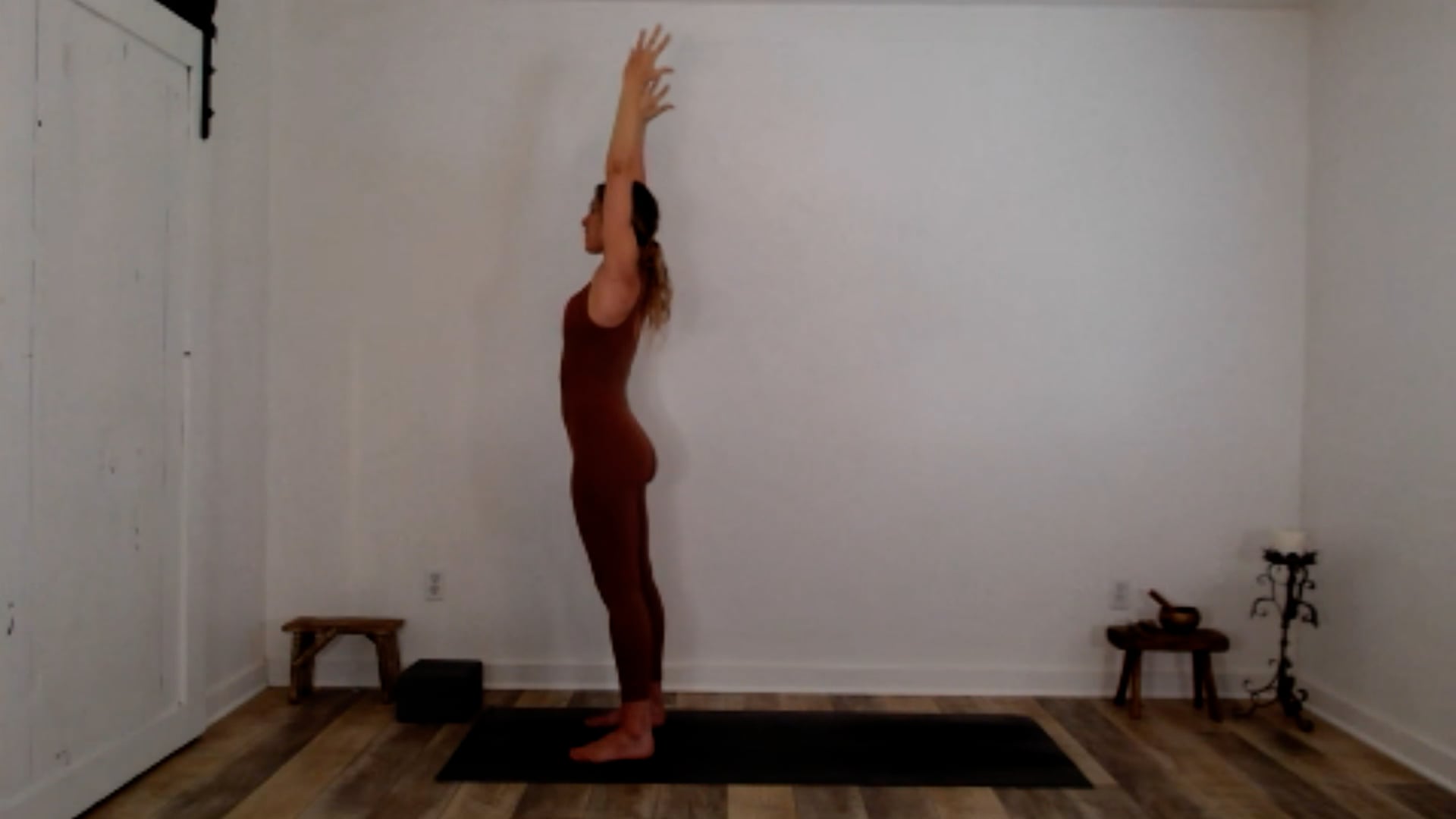 60 min Vinyasa Flow w/ Ashley - Soft Pick-Me Up Flow 04/29/2025