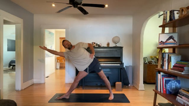 45 min Vinyasa 2 w/ Vytas - Open and ...