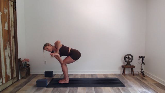 30 min YogaWorks  w/ Ashley - Twist f...