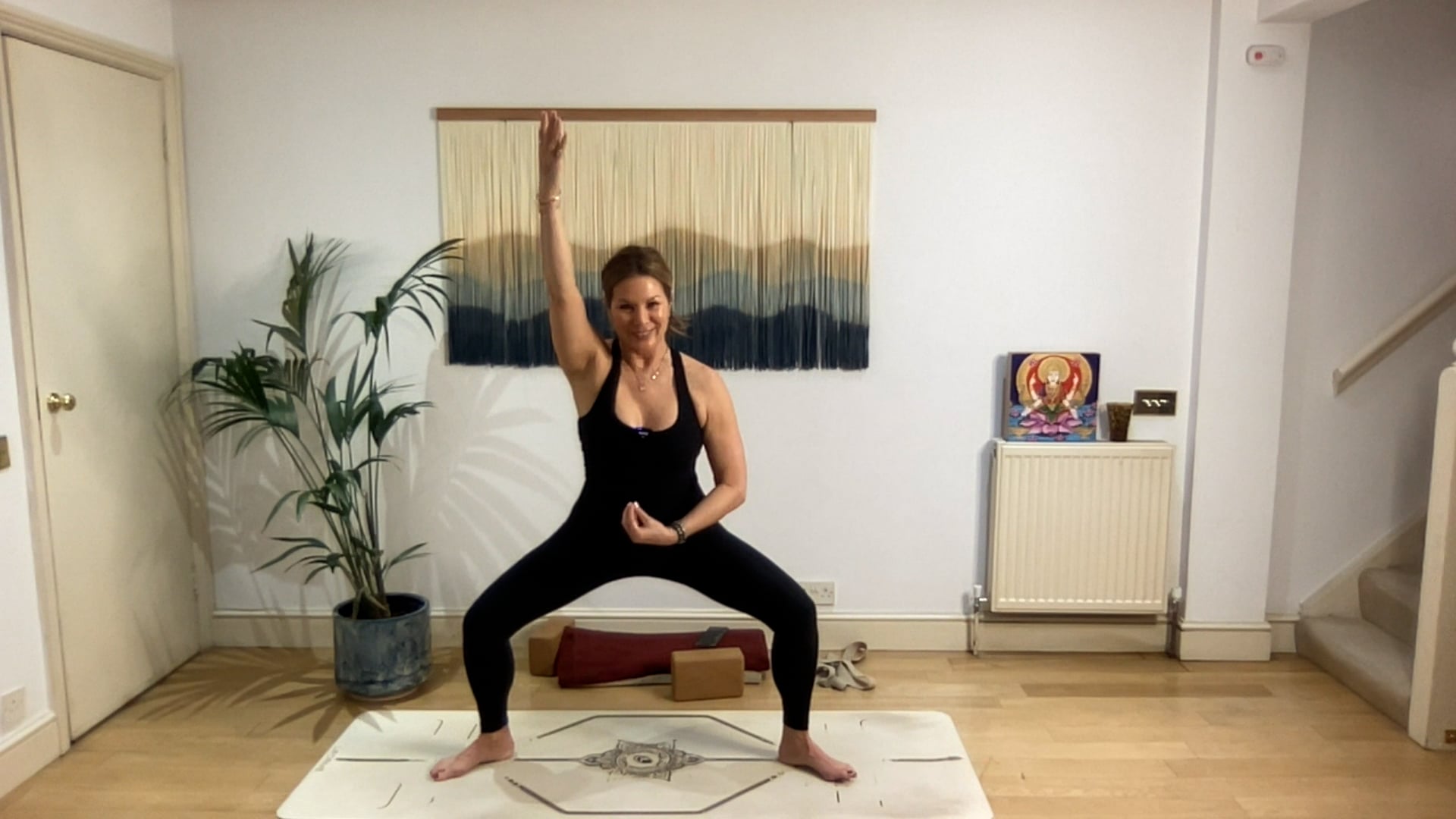 75 min Friday the Fierce Vinyasa Level 2/3: Mia