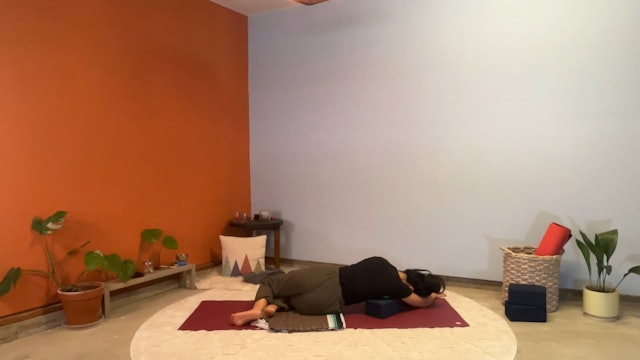 60 min Therapeutic Yoga w/ Elena – Neck Tension Blaster 9000 5/7/24