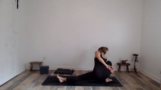 60 min Vinyasa Flow w/ Ashley - Liber...