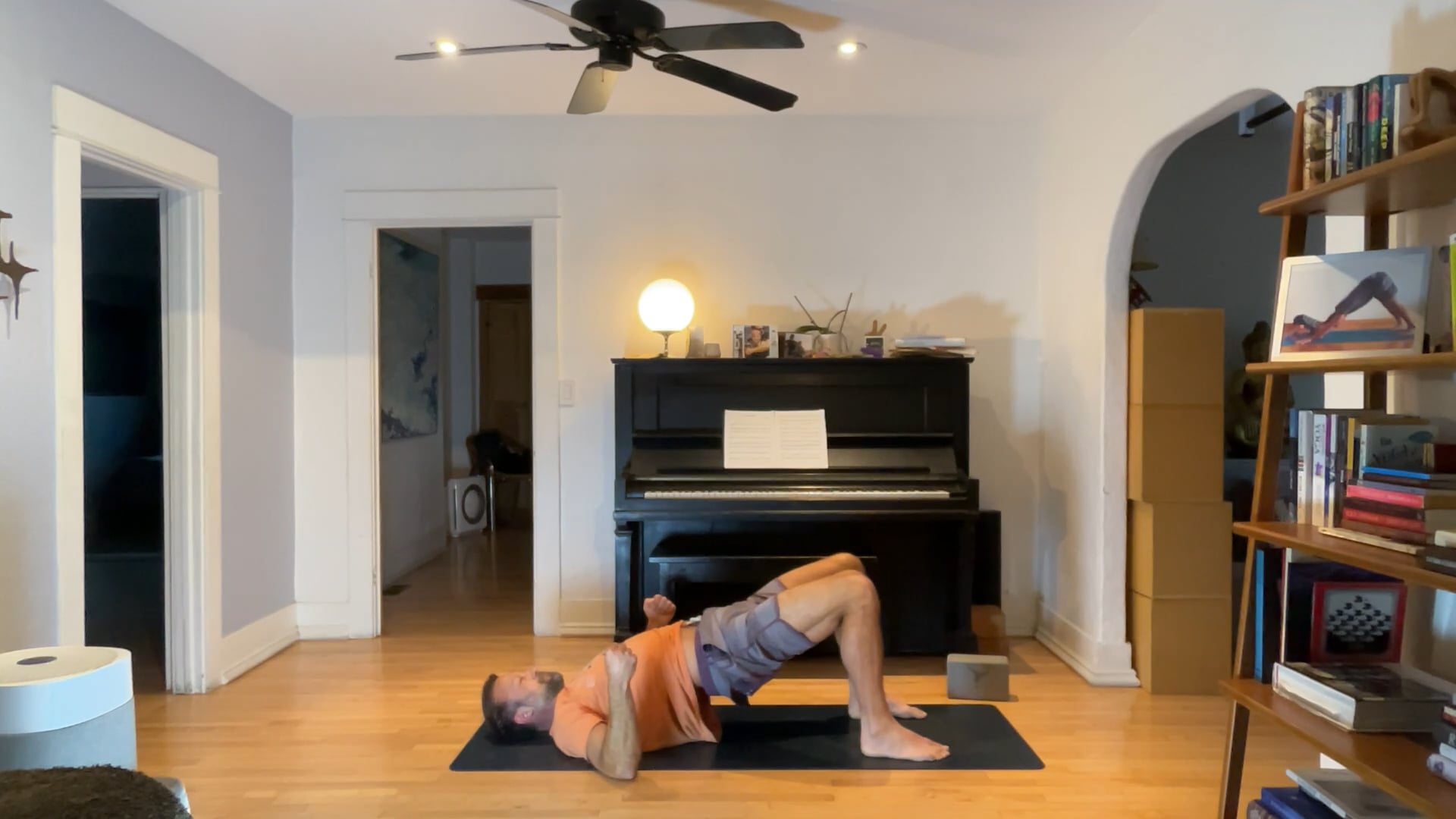 30 min Sturdy Rise & Shine Vinyasa : Vytas