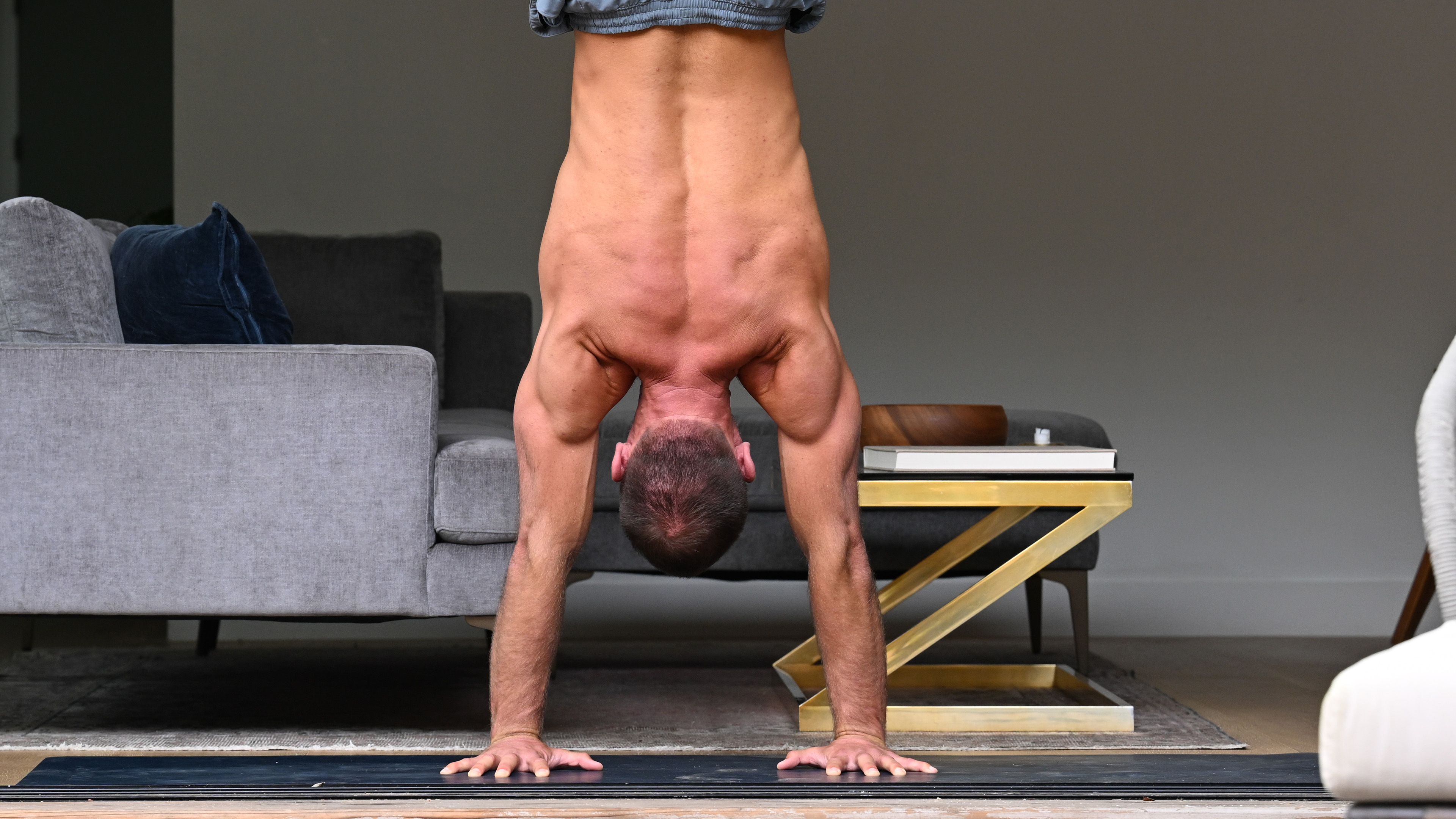 30 min Handstands w/ Vytas