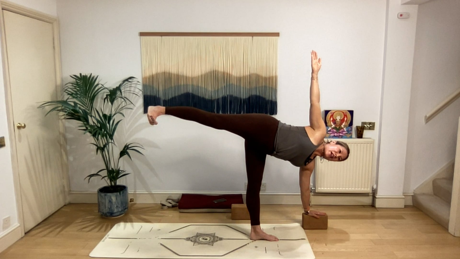 60 min Vinyasa Flow level 2/3 w/ Mia ...