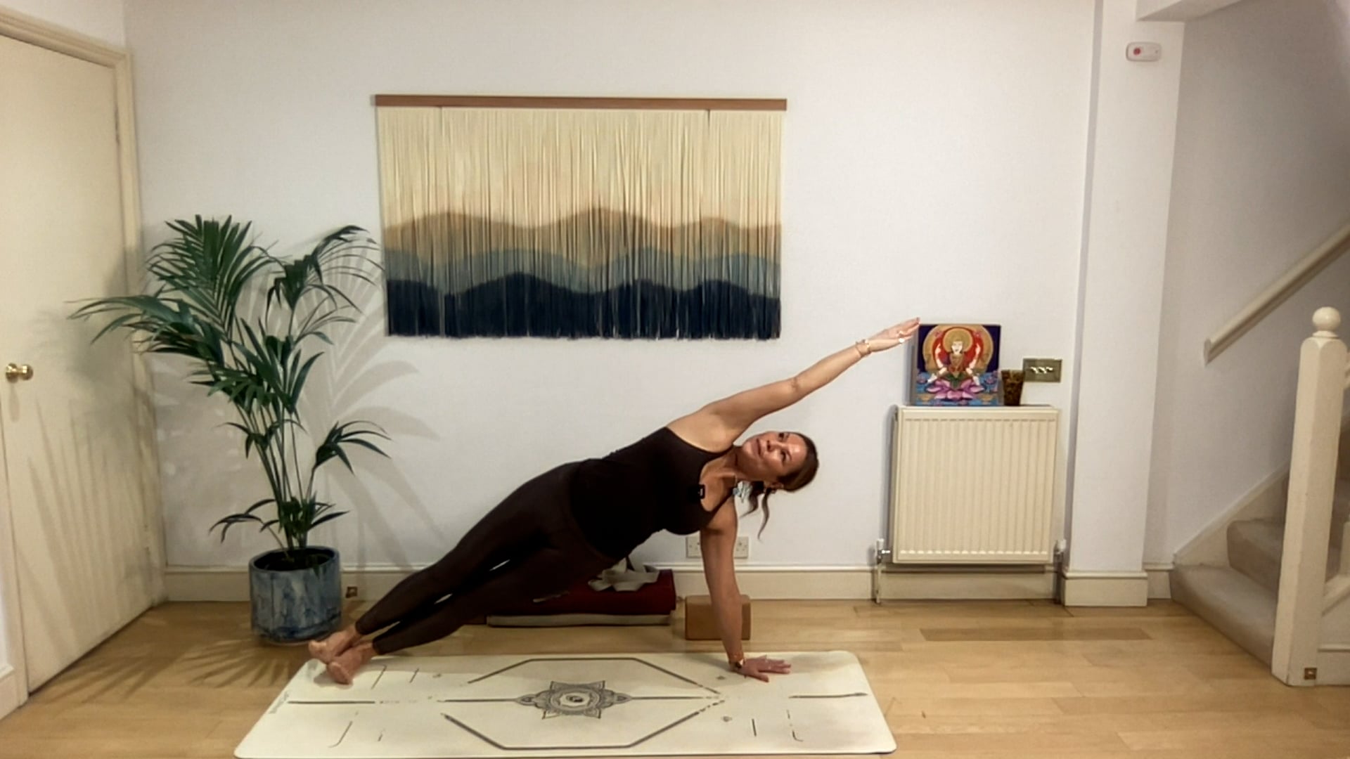 75 min Vinyasa Flow level 2/3 w/ Mia ...