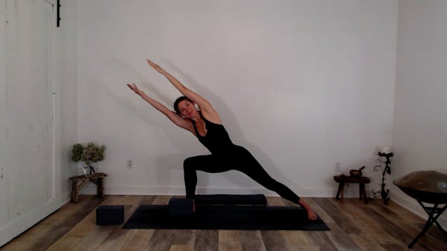 30 min Hatha Yoga w/ Ashley - Focused...