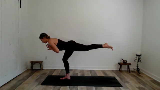 10 min Yoga HIIT-inspired Flow w/ Ashley