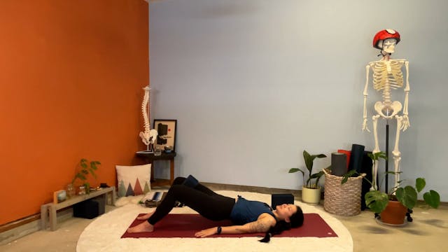 30 min Therapeutic Yoga w/ Elena - Kn...