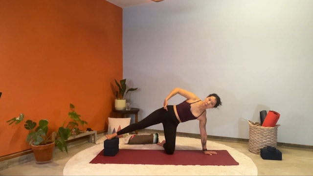 45 min Hatha Yoga 1-2 w/ Elena - Side...