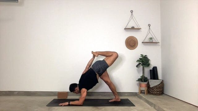 30 min Vinyasa Flow 2-3 w/ Gustavo - ...