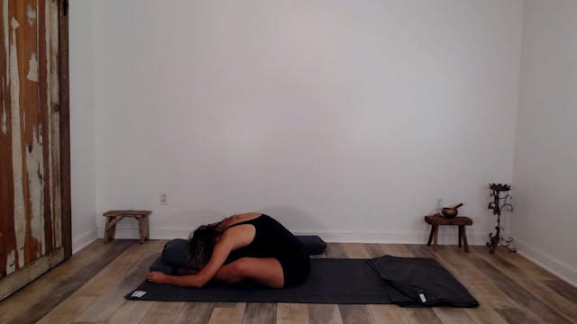 60 Min Gentle Yin/Restorative w/ Ashl...