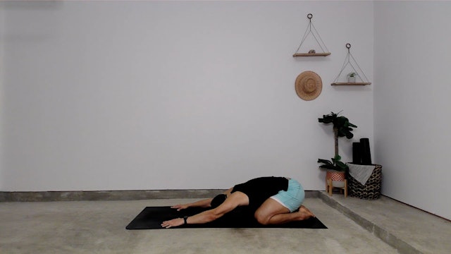 10 min Morning Stretch w/ Gustavo – Start Your Day with Intention – 05/10/2023