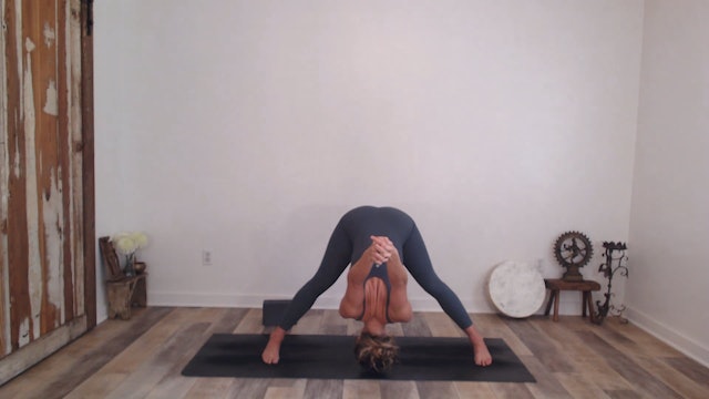 60 min YogaWorks w/ Ashley – Grounded, Calm, Centered 12/22/2023