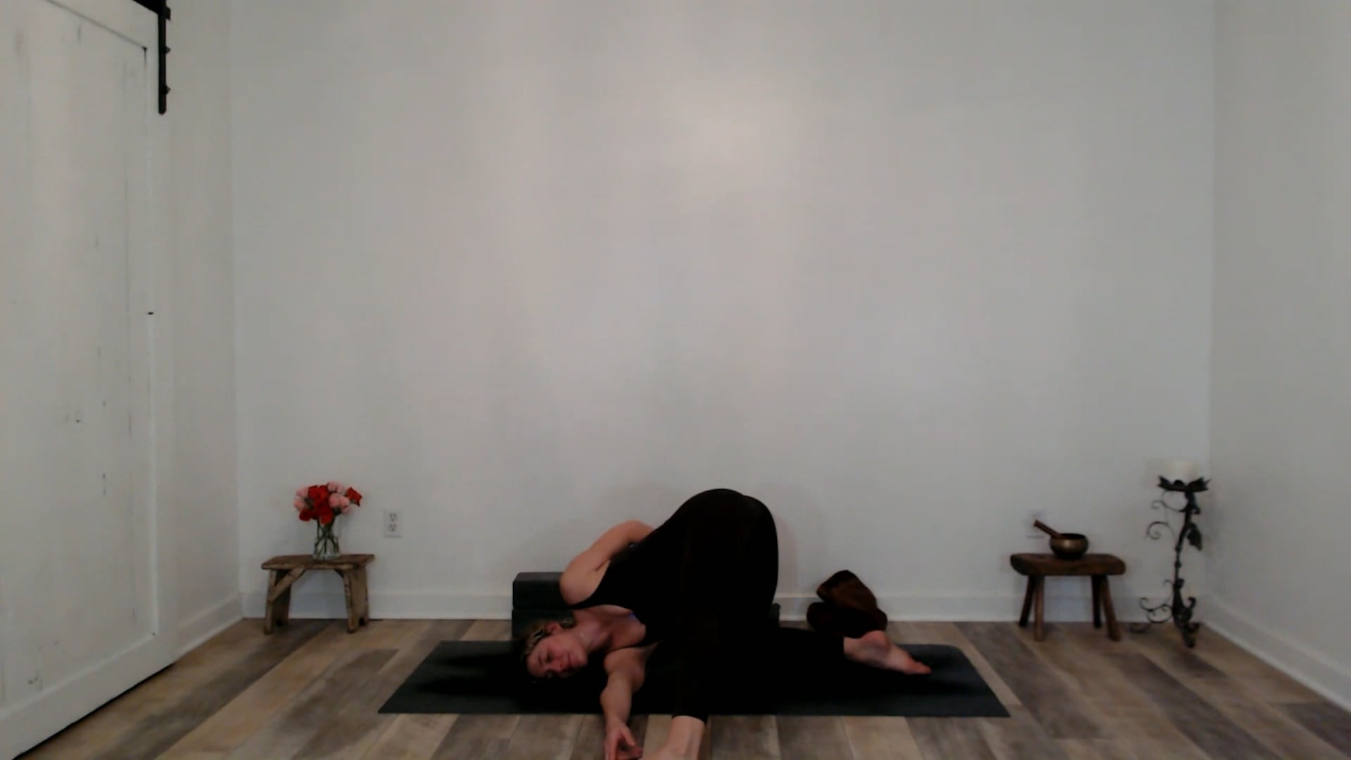 60 min Stretch and Unwind w/ Ashley -...