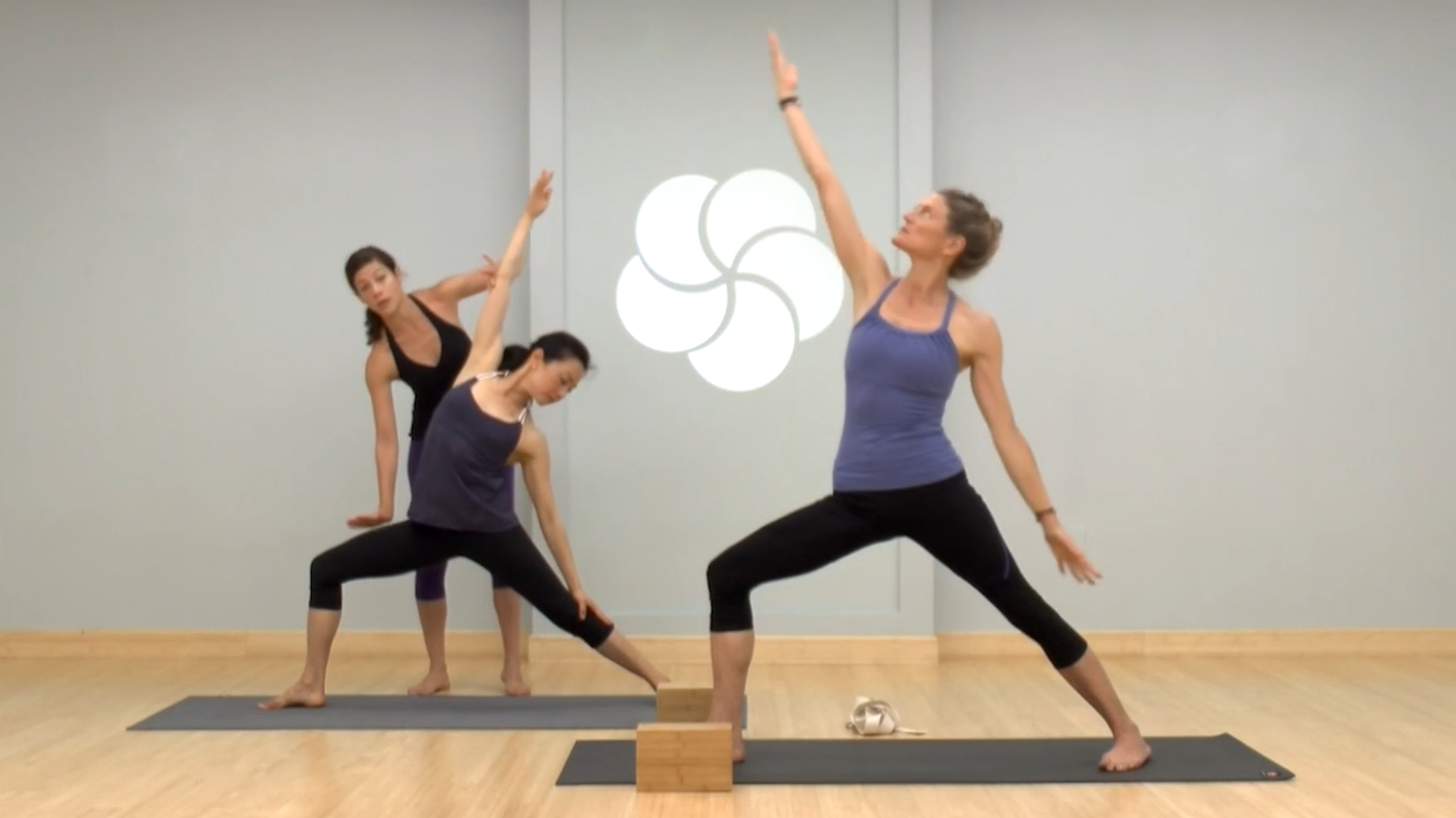 30 min Well Balanced Flow w/ Laura