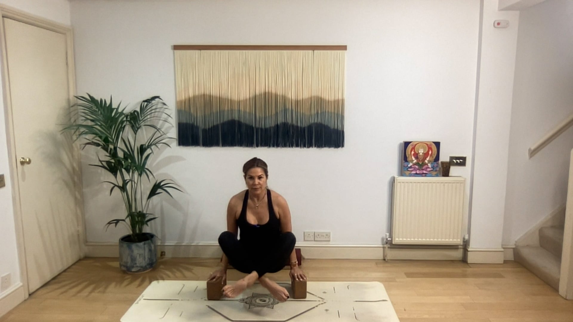 75 min Vinyasa Flow level 2/3 w/ Mia ...