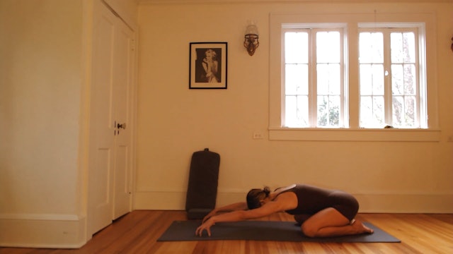 45 min YogaWorks 1-2 w/ Ashley -Gentle & Infinite Release 12/09/2023