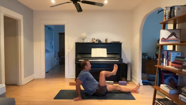 30 min Rise & Shine Vinyasa w/ Vytas ...