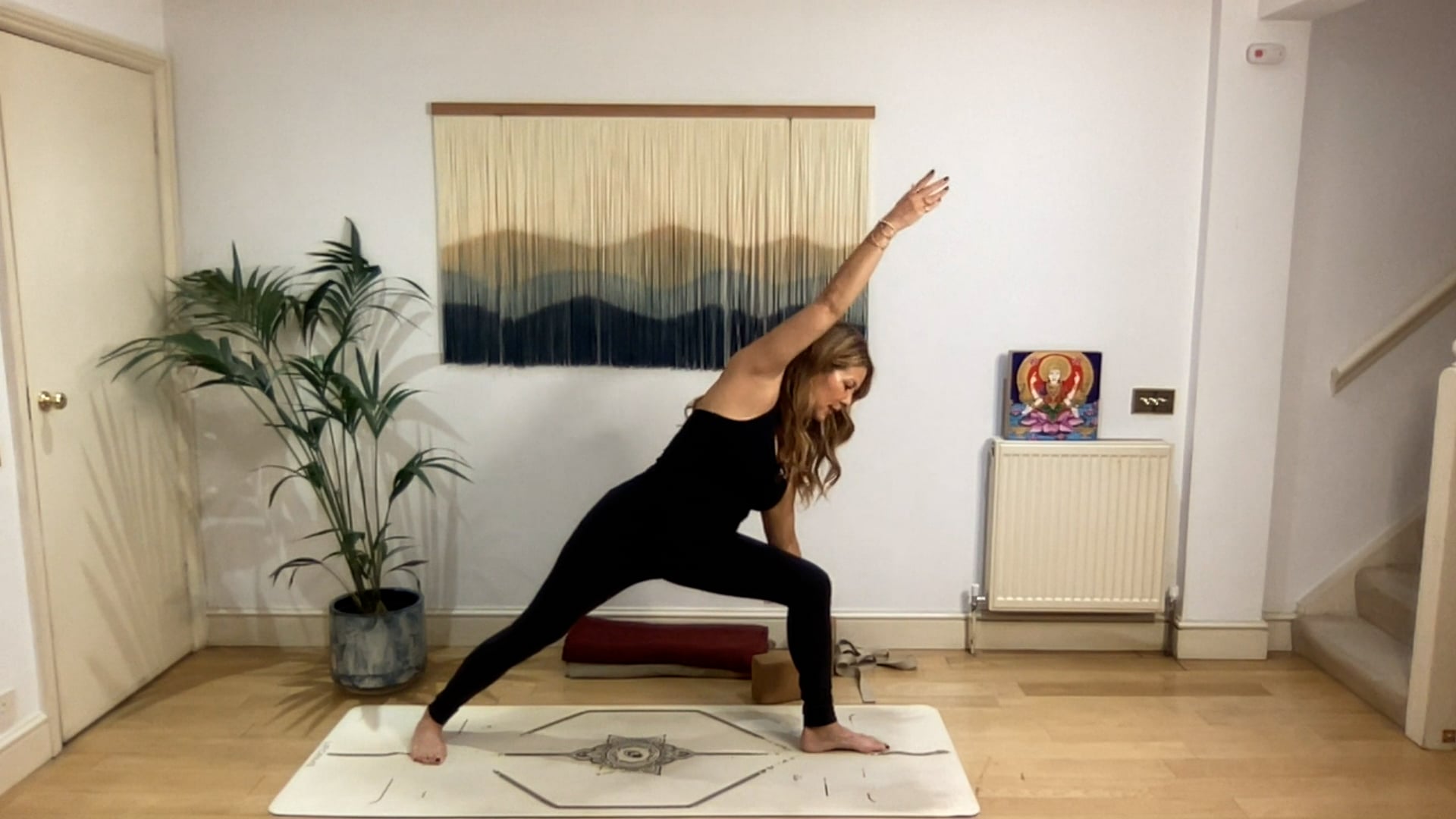 75 min Vinyasa Flow level 2/3 w/ Mia ...