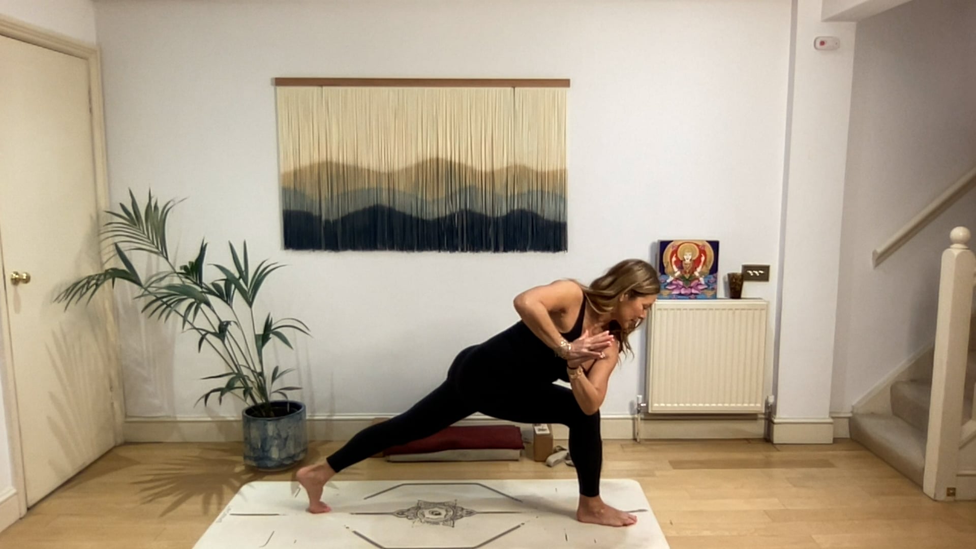 60 min Wisdom Of Flow Vinyasa Level 2/3: Mia