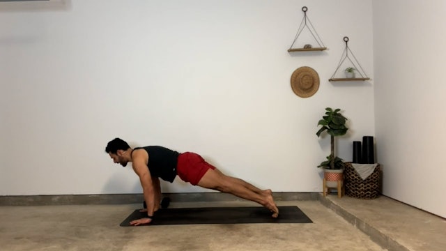 45 min Yoga Sculpt w/ Gustavo – Let’s Finish the Year Strong – 12/24/2023