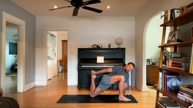 10 min Lower Body Flexibility w/ Vytas