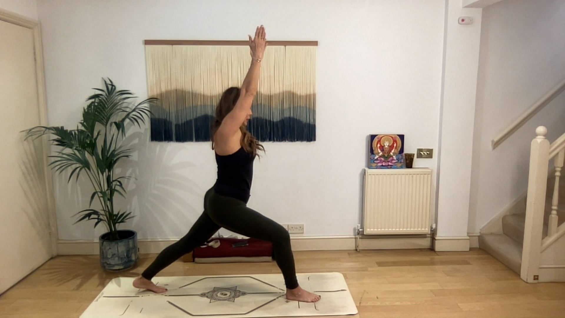 75 min Vinyasa Flow level 2/3 w/ Mia ...