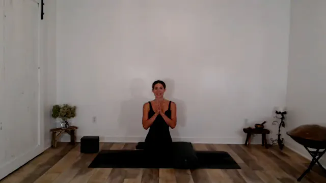 60 min Stretch & Unwind: Ashley