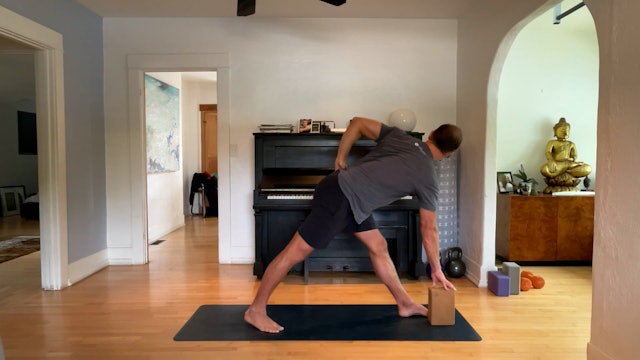 30 min All Levels Vinyasa – Recovery with a Twist 8/25/23