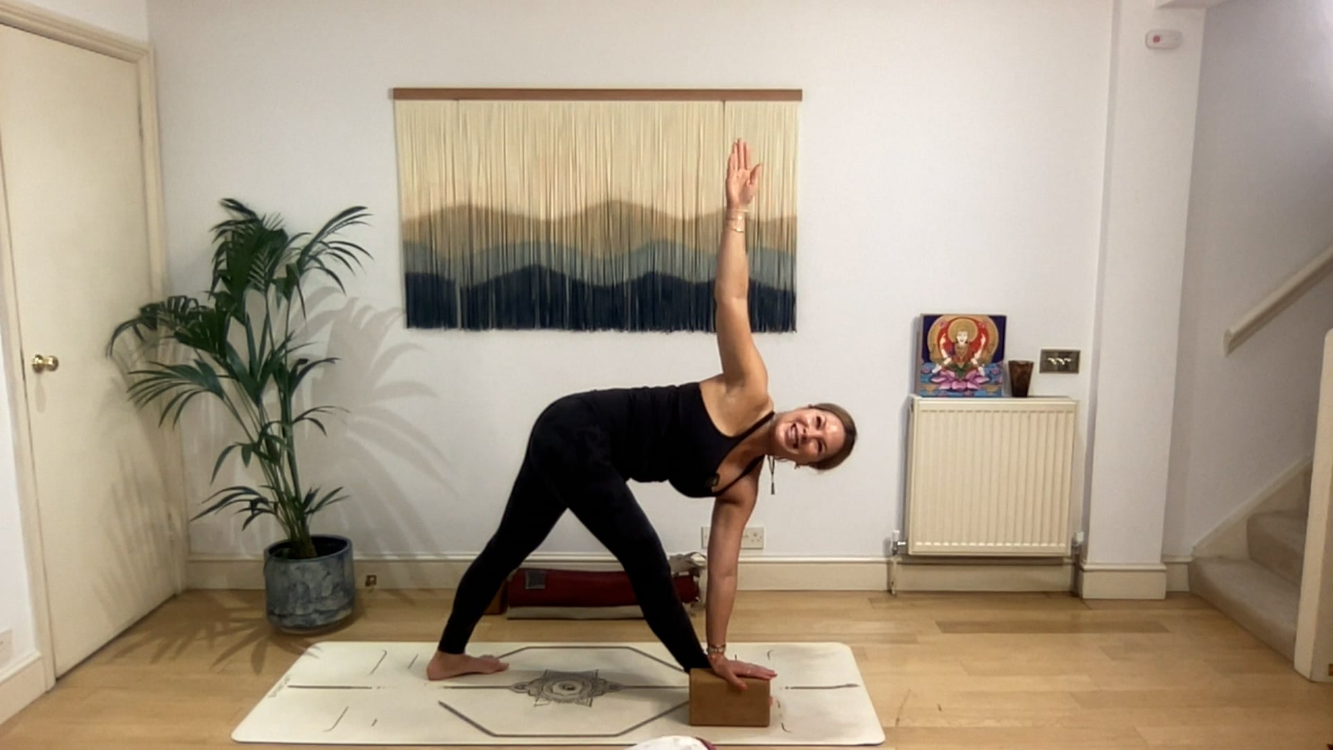 75 min Vinyasa Flow level 2/3 w/ Mia ...