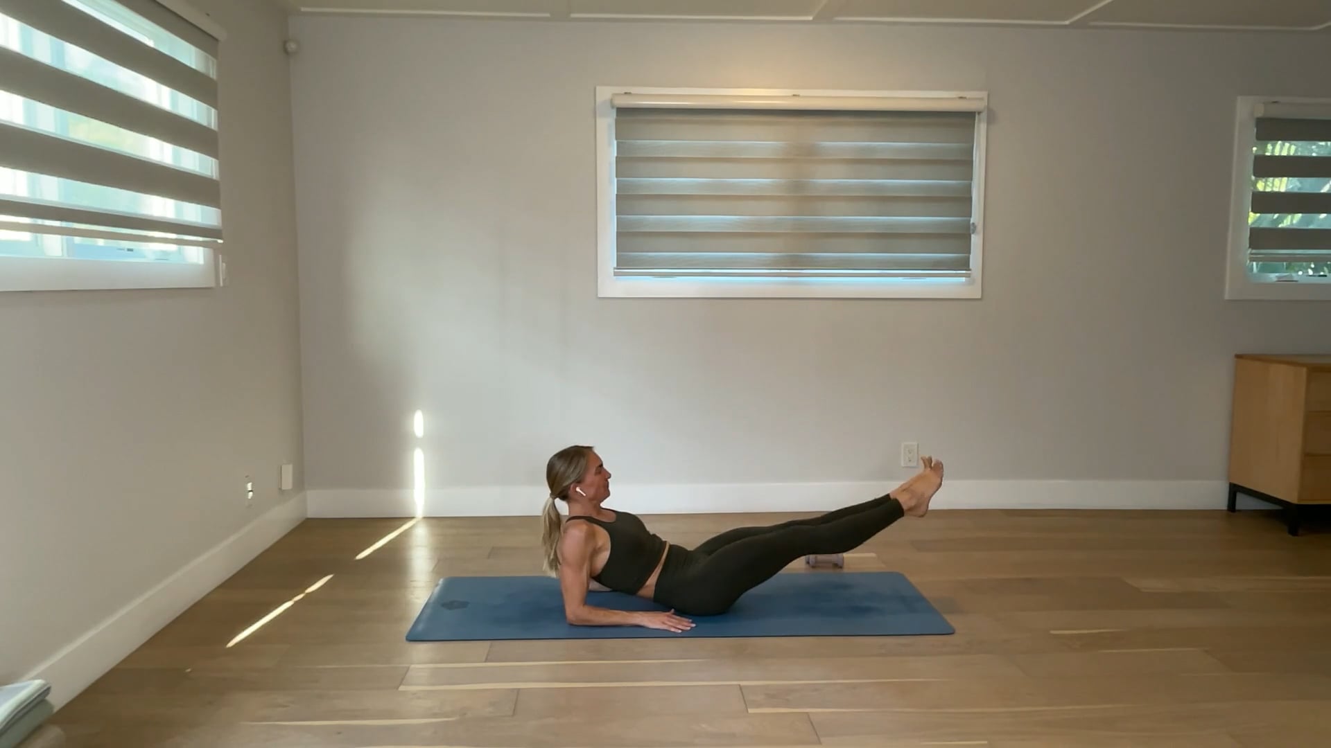 30 min Barre Tone: Maya