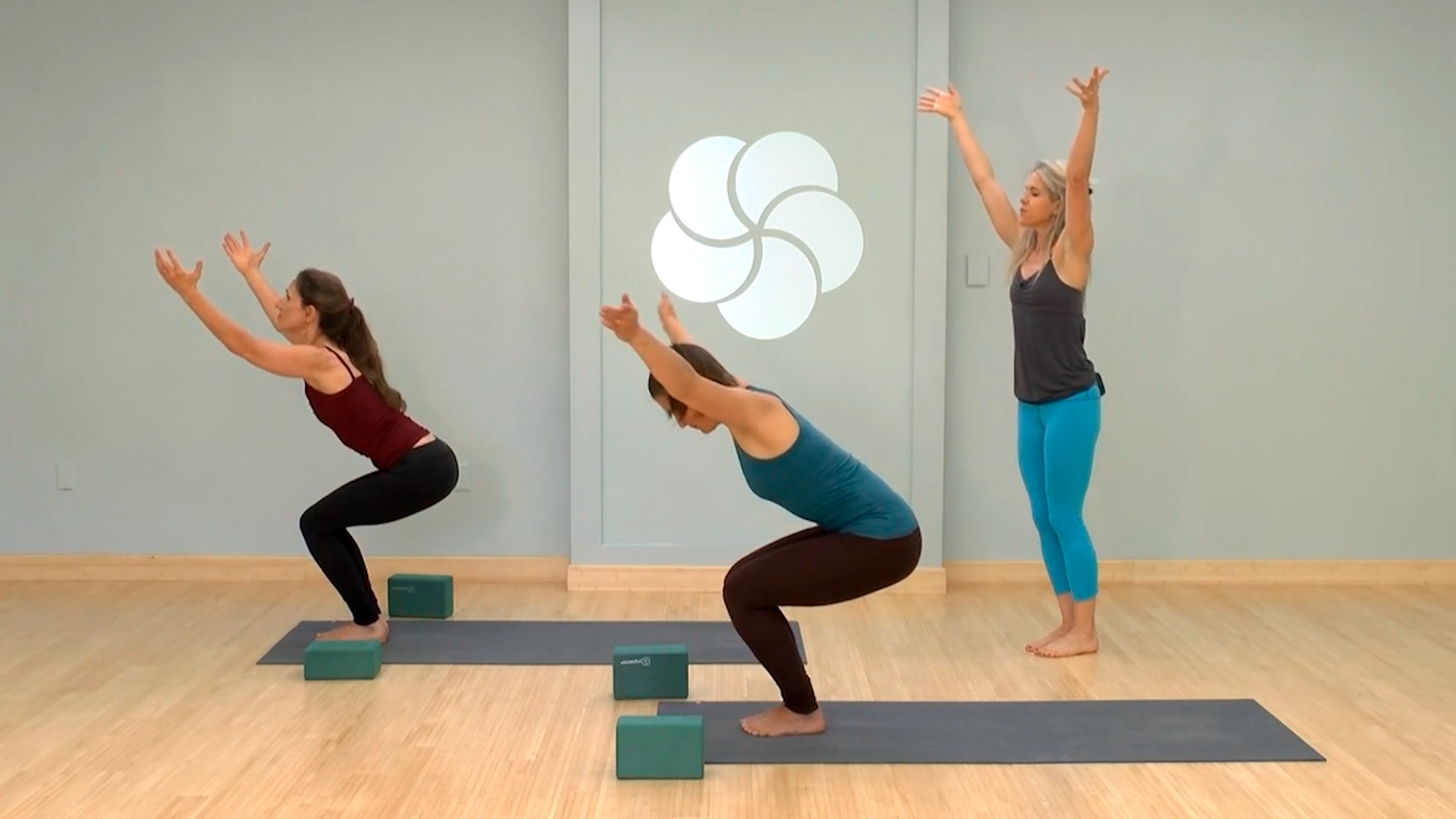 45 min Invigorating & Detoxifying Twists w/ Lakshmi