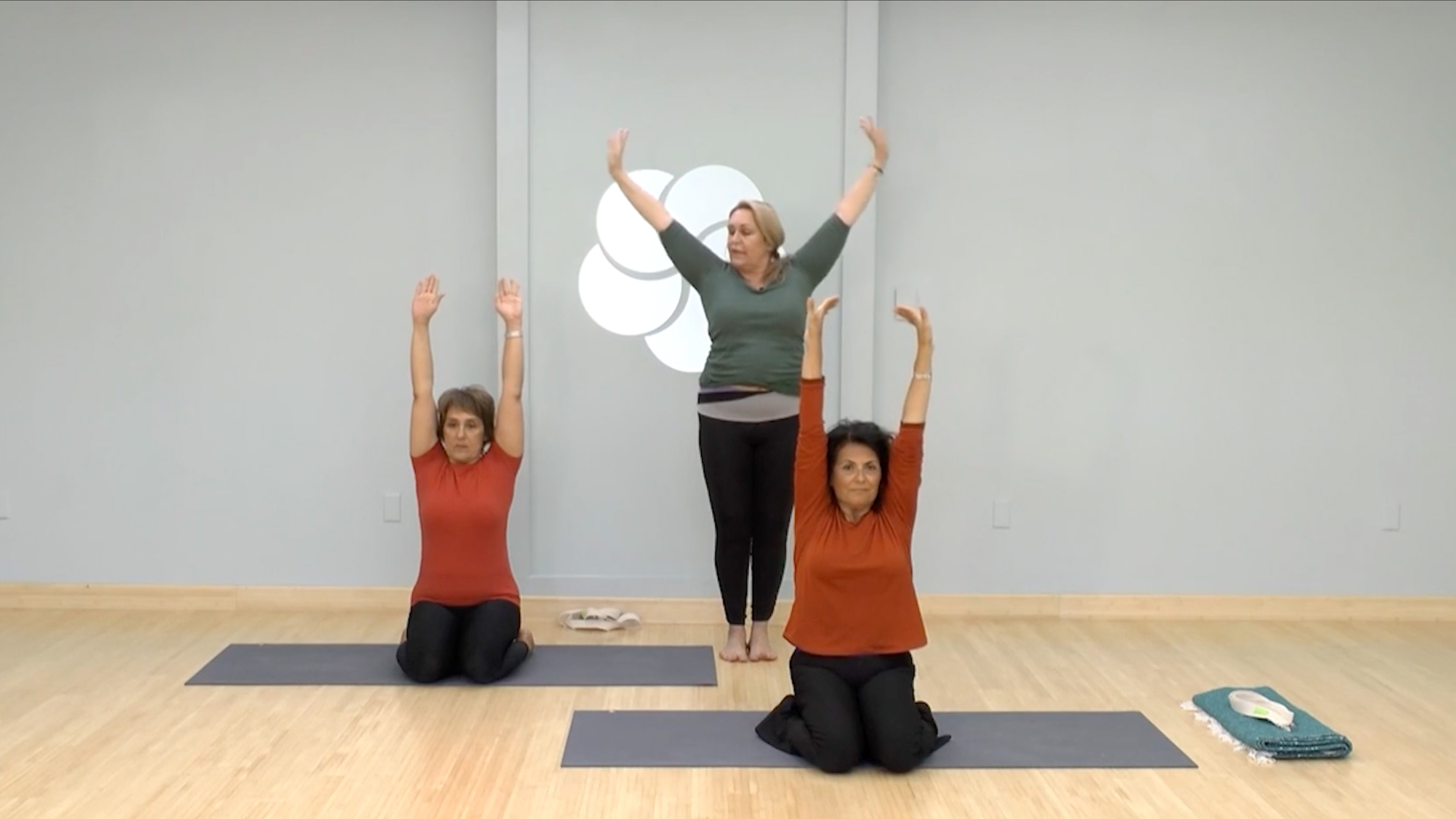 30 min Women's Iyengar w/ Chris